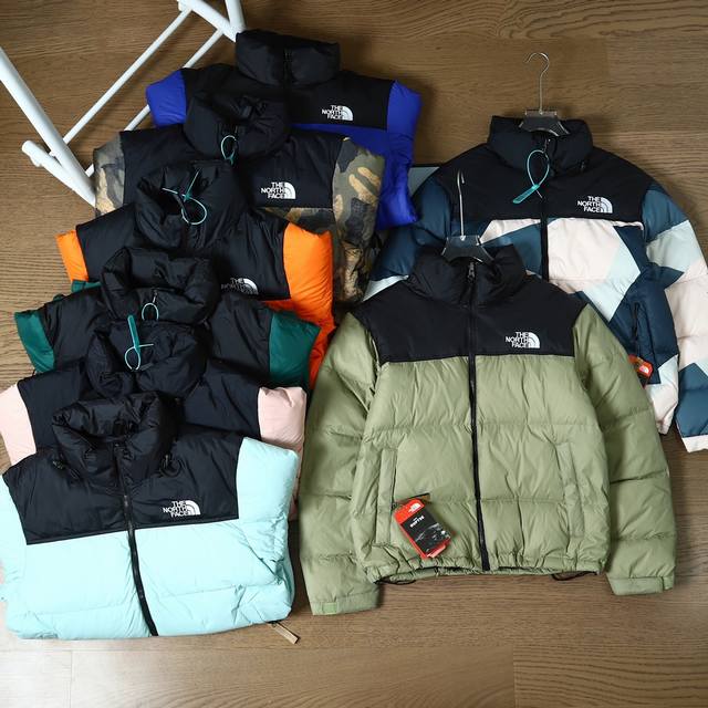 北面1996 Nuptse 经典款 北面羽绒服 码数：S M L Xl 的字面含义为山的最寒冷、最艰难一面。它也是 的产品能够发挥功能的地方。 。一直致力支持去