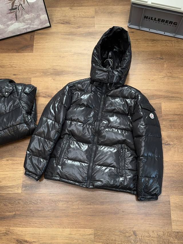 Moncler 蒙口新玛雅男女连帽羽绒服！蒙家主打款之一，超多明星网红喜爱，时尚大气，百搭好看，上身效果一级棒！原厂高密防风防水面料，内里90白鸭绒填充，蓬松度