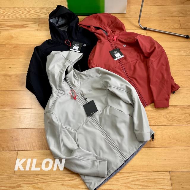 Kolonsport 可隆户外机能限定款～ 秋冬情侣防风防水软壳登山夹克冲锋衣外套，立体整形，更合身舒适，拼接手肘无拉伸，腋下插角布软，拉绒里衬领子，弹性机织袖