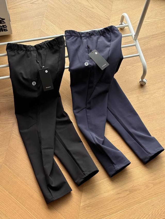 供 Lululemon露露乐蒙 秋冬抓绒 保暖运动软壳长裤 黑色 藏青 M~3Xl 原版牛仔丝复合拉绒软壳面料，3D立体剪裁保温舒适，基础logo刺绣，内里隐藏