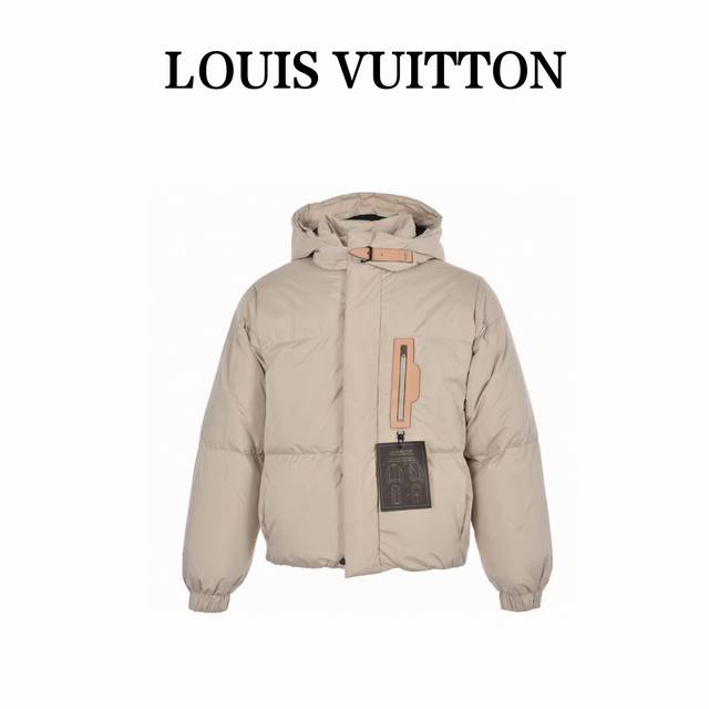 Louis Vuitton 路易威登 时周走秀款面包羽绒服 原版五金小羊皮配件，胸袋 Vvn 皮革压印徽标英文字样，钯金方钉镶嵌皮革标签，另有黑色弹簧扣固定的可