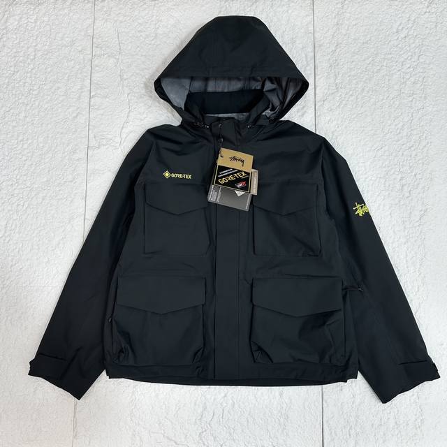 独家款 Stussy 24Ss Gore-Tex M65 Jacket联名全压胶硬壳冲锋衣 男女款防水滑雪服！帽子可收纳 日本购入，超级轻薄，出去滑雪多带一套衣