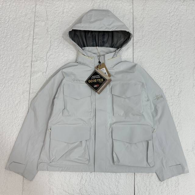 独家款 Stussy 24Ss Gore-Tex M65 Jacket联名全压胶硬壳冲锋衣 男女款防水滑雪服！帽子可收纳 日本购入，超级轻薄，出去滑雪多带一套衣