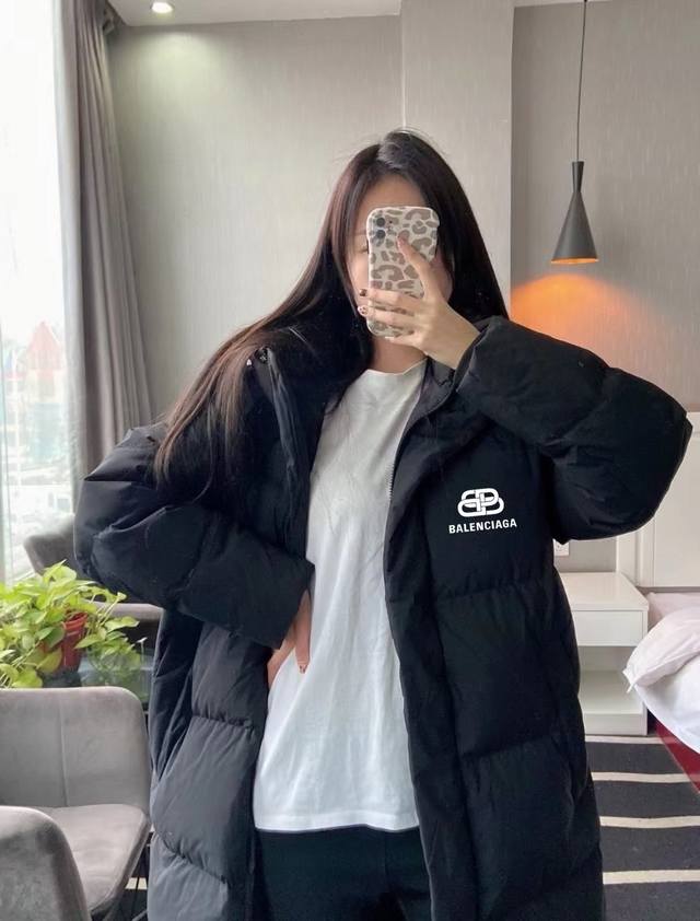 Balenciaga巴黎世家锁扣长款羽绒服 高端白鸭绒长款羽绒服 市场最高版本，350G起充绒量，专柜原版，全部1.1定制，三合一面料，防风、不粘毛、不粘污渍，