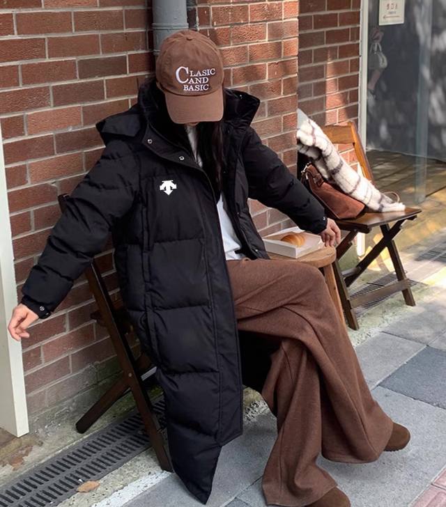 Descente 迪桑特 高品质 立体硅胶logo 长款羽绒服 高端白鸭绒长款羽绒服 市场最高版本，350G起充绒量，专柜原版，全部1.1定制，三合一面料，防风