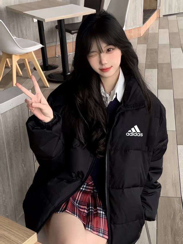 Adidas阿迪达斯宽松羽绒棉衣棉服立领面包服 高品质羽绒棉服系列 面料采用柔软牛津 搭配750新疆羽绒棉高密度充绒 温暖舒适 宽松版型 提升运动灵活度 采用高