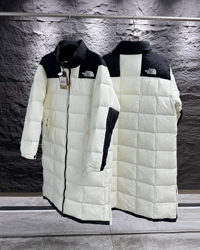 供 顶级版本 The North Face 北面 Tnf北面拼色棋盘格拼接长款羽绒服外套 22年最有创意的一款长款羽绒服 官网代购曾全球断货 一货难求 小红书等