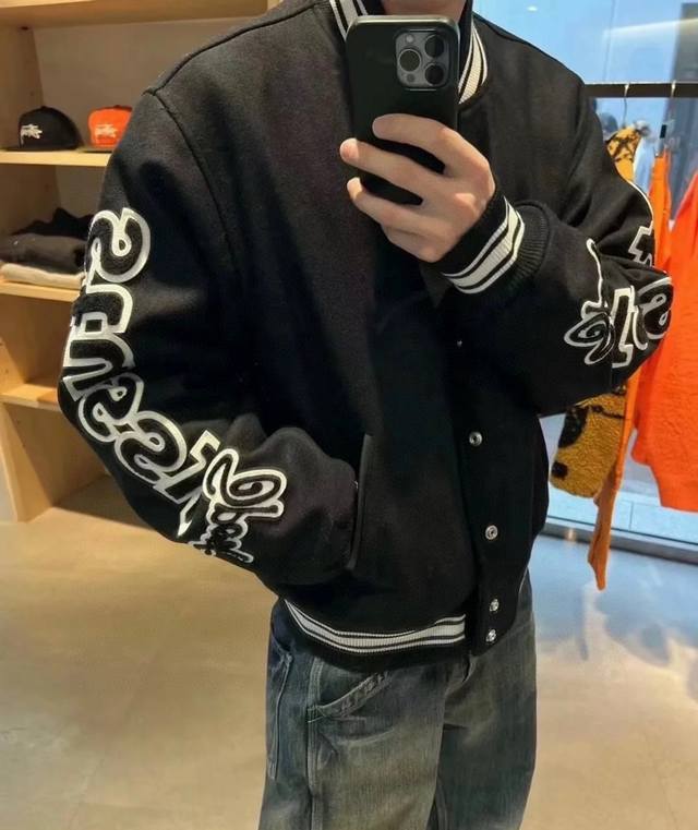 Stussy 斯图西 新款24Ss Varsity Jacket 双袖植绒贴布刺绣棒球服男女同款 2024春夏 高热单品双袖经典的字母贴花设计 简约却有着很好的