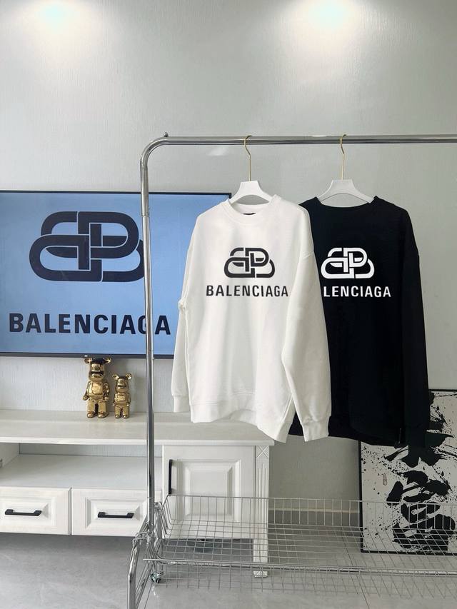 Balenciaga 巴黎世家 锁扣字母 印花圆领加绒卫衣 男女同款 Size：S-Xl Color：黑色、白色 Number：1468101 原版定制 %精选