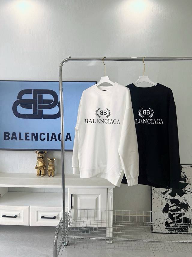 Balenciaga 巴黎世家 麦穗字母 印花圆领加绒卫衣 男女同款 Size：S-Xl Color：黑色、白色 Number：1468103 原版定制 %精选