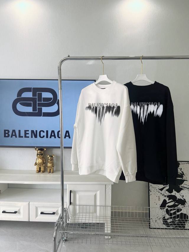 Balenciaga 巴黎世家 字母晕染 印花圆领加绒卫衣 男女同款 Size：S-Xl Color：黑色、白色 Number：1468104 原版定制 %精选