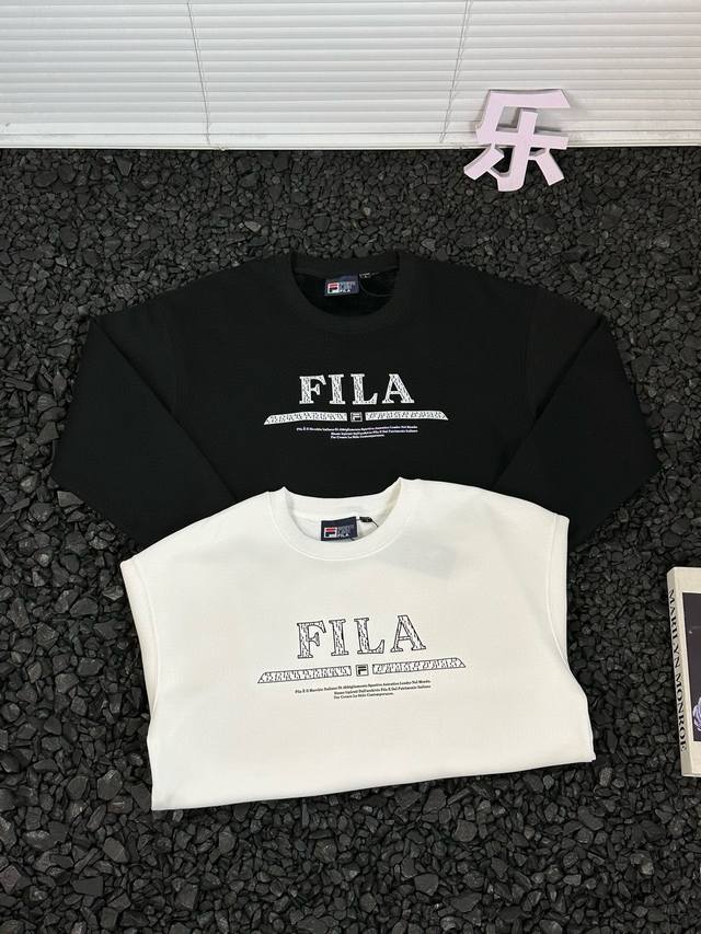 斐乐 Fila 秋冬新品户外胸前字母印花圆领卫衣情侣款 - 热度款 男女通吃好卫衣，肩上品牌标识高清硅胶工艺！！高清印花，舒适不紧绷，三标辅料，做工细节都无可挑