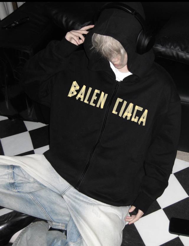 银狐绒加厚 Balenciaga 巴黎世家破坏胶带冬季加绒加厚开衫拉链连帽卫衣外套 高端冬季加绒拉链卫衣系列 本款甄选530G银狐绒加厚面料 区别市场便宜货30