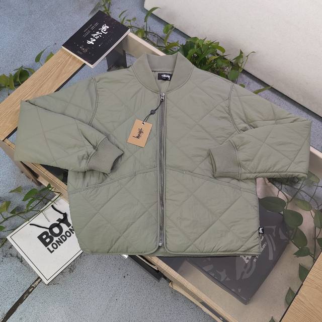 上新 款号：Fa24613 2024冬季新款stussy斯图西毛巾刺绣骰子色子ball Quilted Liner Jacket情侣棒球领夹克棉服外套，定织定染