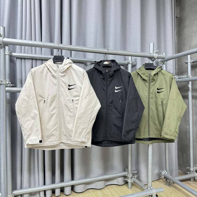 Nike 耐克 双勾 Swoosh纯色 多拉链 弧形下摆 连帽 冲锋衣 夹克登山服 外套 专柜热卖款～ 秋秋爆款上新 定制高品质 三防 登上服面料 软软 滑滑的