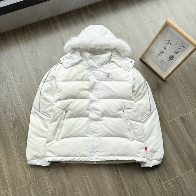 好货不怕晚 万针刺绣 Supreme X Jordan 联名款 Fw24 Week7 Puffer Jacket 下摆抽绳logo印花拉链连帽开合柔软棉服 男女