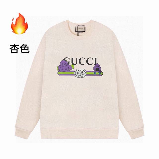 高品质gucci24Ss加绒字母印花圆领卫衣 肩膀缝合处后领处都采用双缝走线经久耐穿，后领口处采用纯棉拉条提升了后颈接触的舒适度，袖口下摆跟衣服同缸染色没有色差