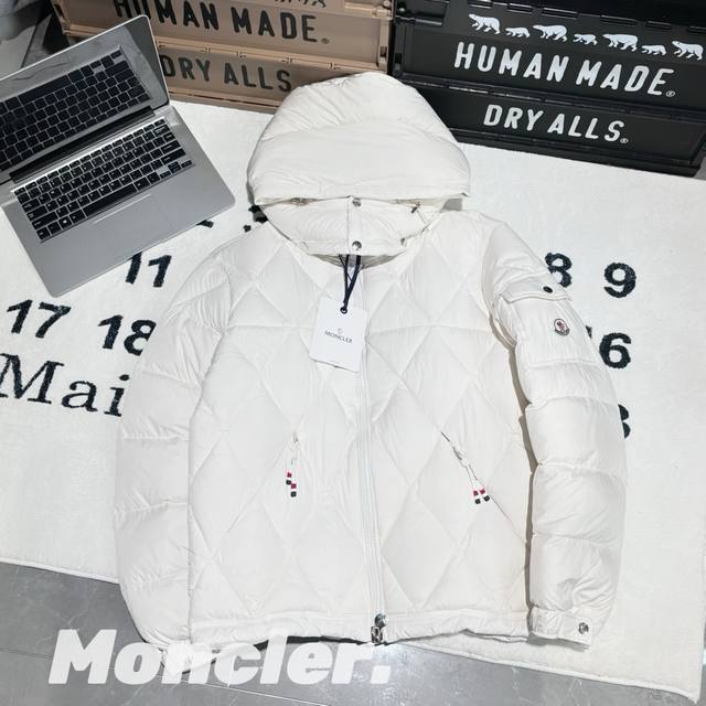 售后到年底 發 -Moncler盟可睐24Fw 蒙口菱形格子连帽羽绒服 帽子可拆卸 男女同款 -面料：原版一比一高科技三防面料。防风防泼水。 -辅料：原版拆解开