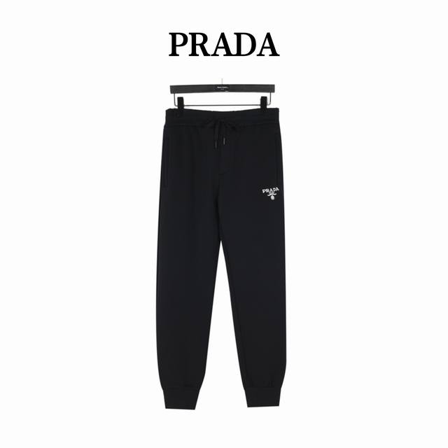 Prada 普拉达 24Fw 前后幅刺绣logo加绒长裤 经典刺绣logo设计，面料采用500克高克重加厚银狐绒北海道棉， 手感柔软舒适，线条美观定制抽绳潮气十