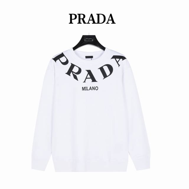 Prada 普拉达 领口大logo标识印花棉质圆领卫衣 面料精选100%优质400G纯棉毛圈材质，柔软亲肤， 颜色是最最经典的黑白设计，真的很耐看， 领口大lo