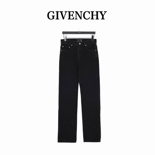 Givenchy 纪梵希 四宫格刺绣牛仔裤 今年为止做的最牛逼的牛仔裤，重度水洗工艺，暗藏玄机的细节非常多，这次主推的裤子无论是版型还是上身都太完美，比伯以及欧