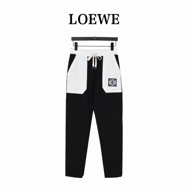 Loewe 罗意威 大口袋龙猫拼色刺绣华夫格长裤 黑色 采用华夫格面料，上身柔软舒服，弹力惊人，超垂感一级棒！做工精致都到达外贸出口标准，一公分4.5针，每一到