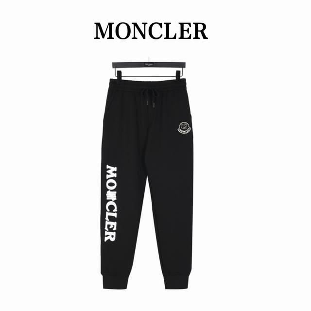 Moncler 蒙口 24Fw 口袋徽标logo字母印花长裤 男女同款全新美学灵感趣味设计,渠道性质精品。让整体造型设计更加优雅时尚，今夏最火系列，无数明星潮人