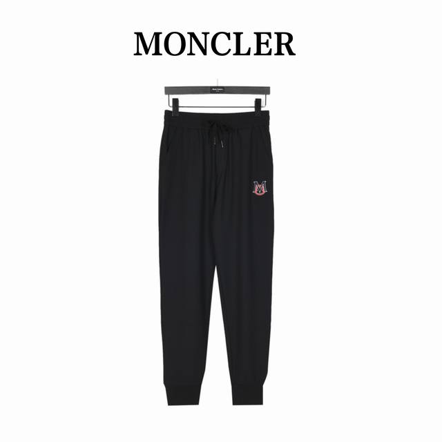 Moncler 蒙口 刺绣logo华夫薄款长裤 上身柔软舒服，弹力惊人，超垂感一级棒！ 做工精致都到达外贸出口标准，一公分4.5针，每一到拼缝都压有明线，走线整