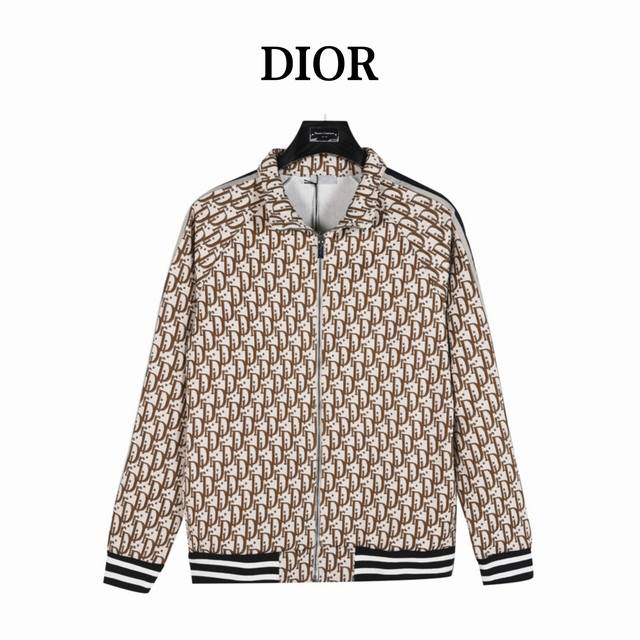 Dior 迪奥 满印提花侧边织带套装外套 米黄色 灵感源自八十年代复古，客供定制的480克提花材质，摸着面料质感肉实，肌里感清晰可见，有净重感，全身极致简约设计