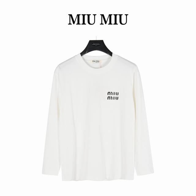 Miumiu 缪缪 24Fw 重工logo压胶贴布压胶图案长袖t恤 面料采用高克重300G重精梳棉，定制1:1螺纹， 面料舒适亲肤无异感，定制定染面料，纺织密度