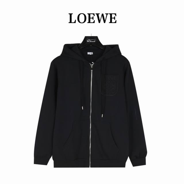 Loewe 罗意威 24Fw 暗纹刺绣徽标logo套装外套 面料采用400克钎维复合面料，订染颜色后整蚀毛处理，对照原版做丝滑超柔处理，布面肌理股线清晰明显，垂