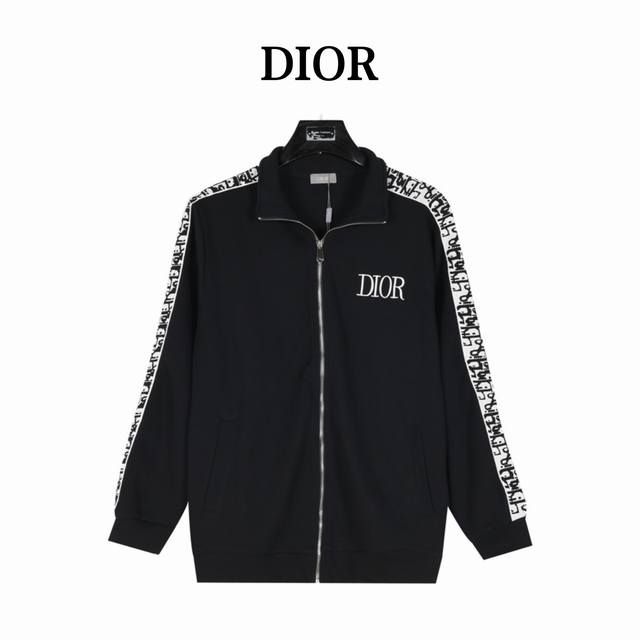 Dior 迪奥 24Fw Cd侧边满印织带套装外套 高级全棉毛圈面料，肌理感丰富有趣 不同于传统卫衣外套面料 这块面料的手感很好，上身就是那种精英休闲的味道 手