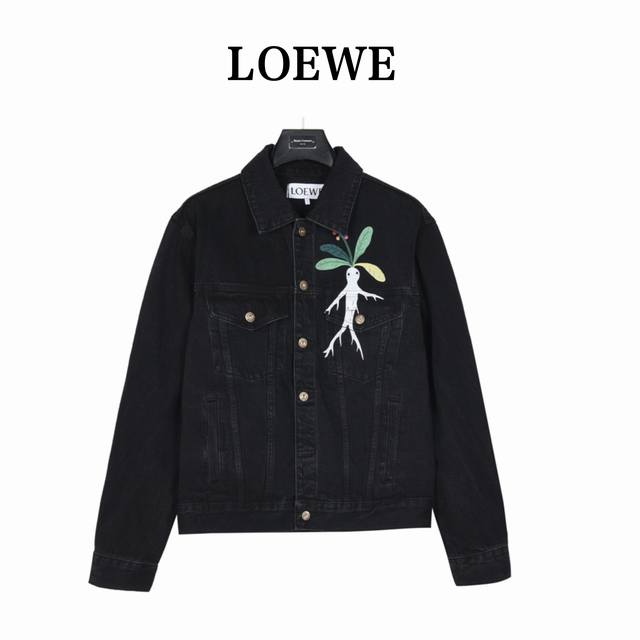 Loewe 罗意威 曼德拉草图案刺绣丹宁牛仔外套 中克重水洗单宁布外套。外套为 Loewe X Suna Fujita 合作系列作品。 常规版型 标准长度 正面