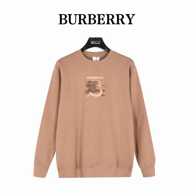 Burberry 巴宝莉 经典tb刺绣及胶战马压胶圆领卫衣 采用100%定织440G低弹无尘精棉面料，每一条都是手工单独裁剪， 舒适灵便，可以说是怎么穿怎么舒服