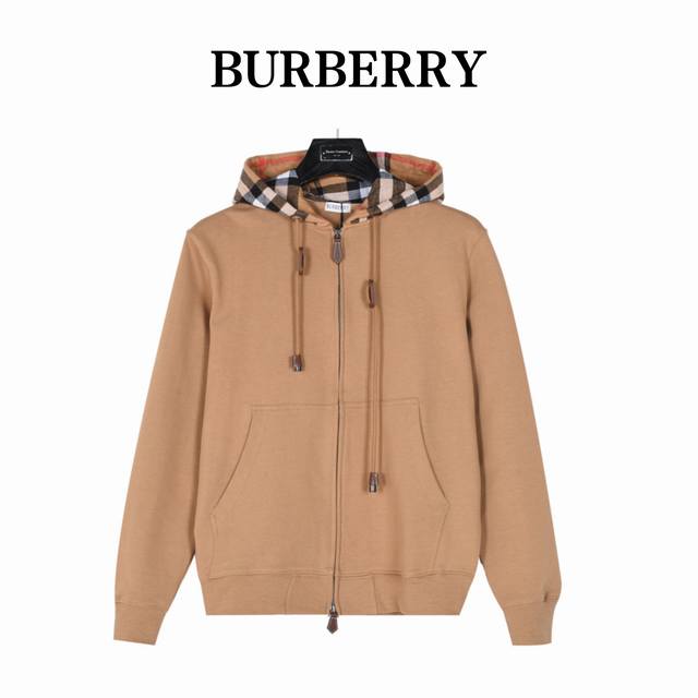 Burberry 巴宝莉 格纹帽拼接双拉链连帽外套 原版开发，采用450G Bbr专用定制卫衣布料。搭配对比感法兰绒格纹连帽，抽绳处饰以皮革元素。表面做过手感处