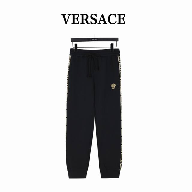 Versace 范思哲 24Fw 提花织带刺绣套装长裤 2024秋冬季新款套装明星最爱休闲套装，干净利落剪裁 ，都市风十足 采用精品定制面料， 手感软糯干爽，上