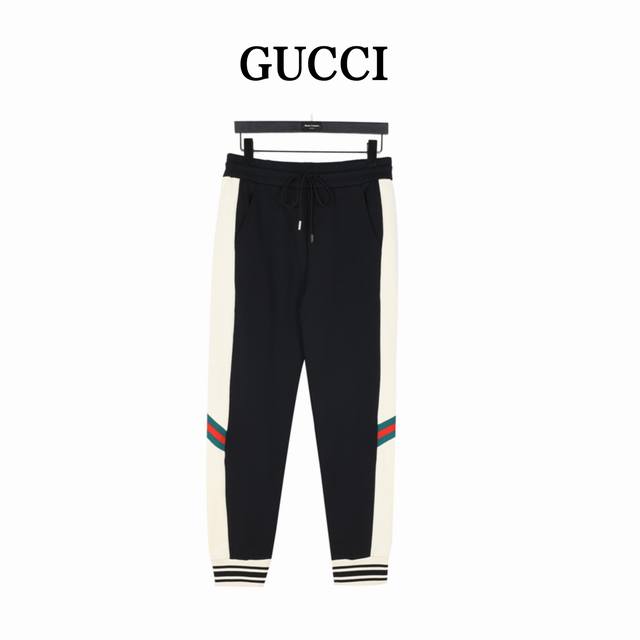 Gucci 古驰 24Fw 双g刺绣条纹拼色长裤 原8,500购买，裤管两侧撞色条纹、互扣式双g刺绣、 面料采用400G水洗毛圈棉面料，订染颜色后整蚀毛处理，对