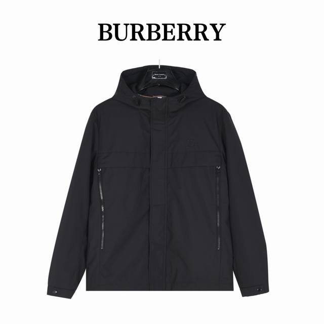 Burberry 巴宝莉 胸前假口袋刺绣战马加棉连帽外套 贸易渠道稀出，海外精品限量销售。户外产品的典范，这款夹棉外套兼备温暖且轻盈的特质。 最新款专柜同款首发