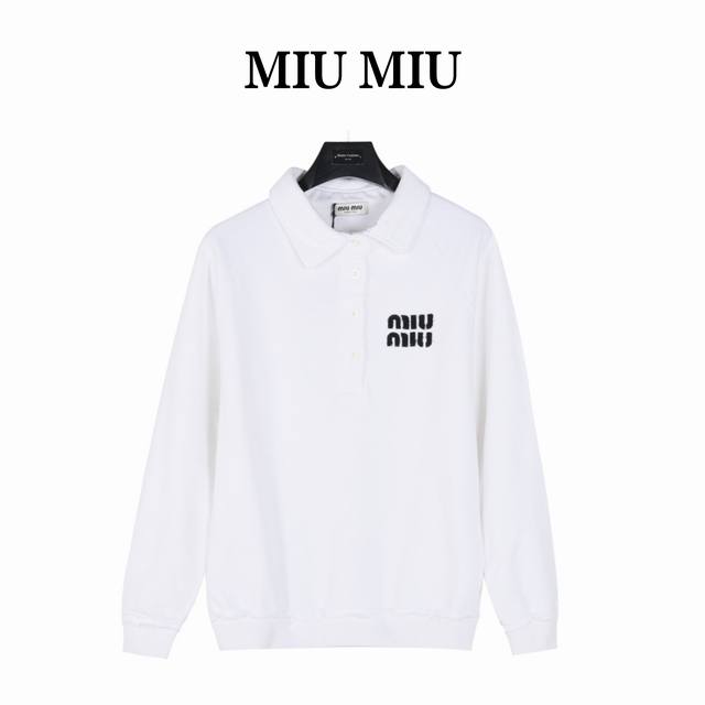 Miu Miu 缪缪 24Fw 贴布绣字母小标水洗翻领卫衣 专柜断货王运动休闲风，减龄乖巧miu少女，领口下摆手工做旧工艺，搭配半裙甜酷少女单品 爱住 张天爱