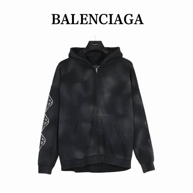 Balenciaga 巴黎世家 反转铁塔拉链连帽外套 重磅450克专用洗水做旧面料 多种印花 极为重工 开裂印花数码直喷 马骝喷 全身手工大面积涂染做旧 全衣定