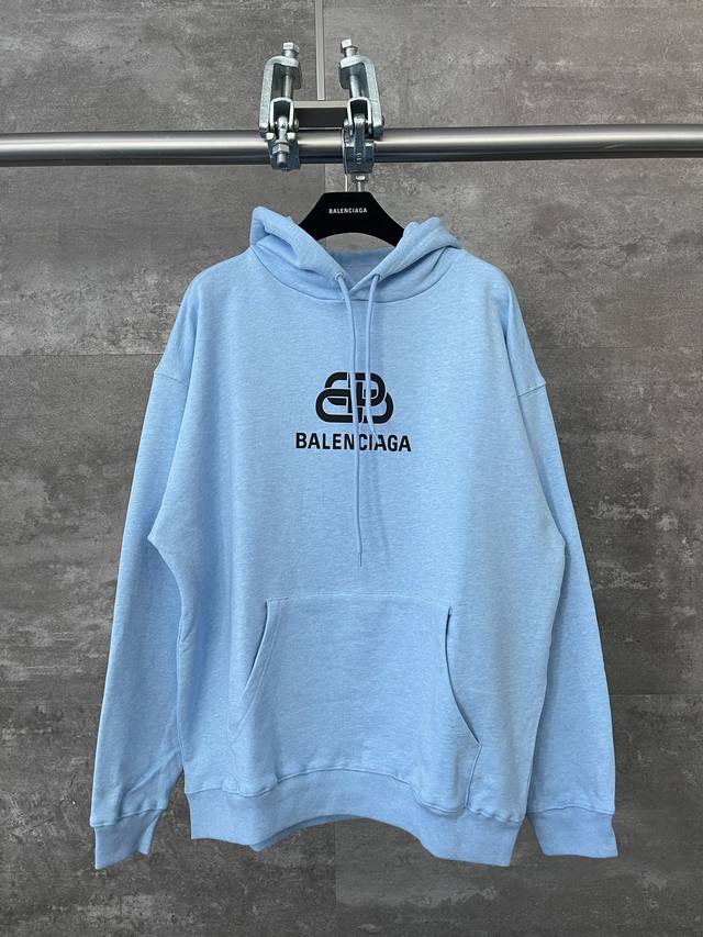 巴黎世家 Balenciaga 锁扣印花hoodie 连体帽帽衫卫衣 雾霾蓝色 男女同款 尺码表：Xs. S. M. L 印花：印花材料采用安全环保无毒婴儿认证