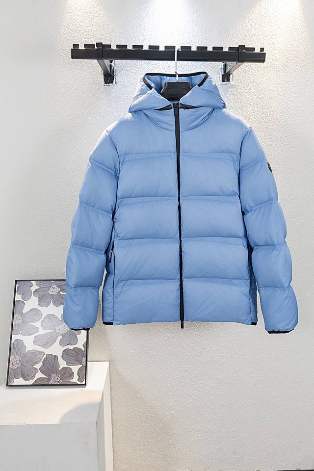 顶级版本 款号b9018 Moncler 蒙口2024新品上架连帽腰带羽绒服 定制yb进口防风防水尼龙材质白鹅绒填充内里整件轻盈保暖采用长方条状和v形两种压纹绗