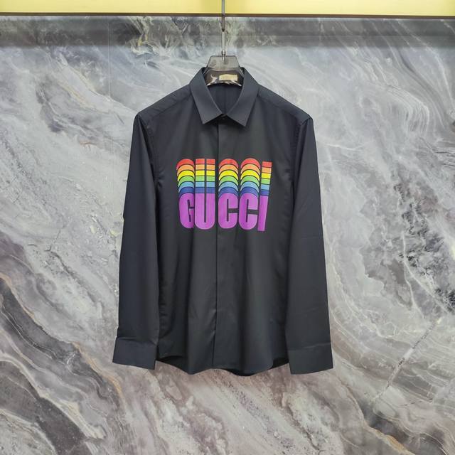 古奇 Gucci 2024Ss新款长袖 衬衫 衬衣，高端版本！专柜定制面料 透气舒适度高，细节无可挑剔，品牌元素设计理念，体现高品质。手感细腻柔软！呈现休闲裁剪