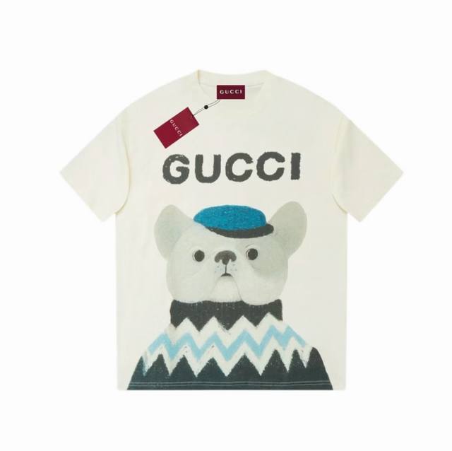 Gucci 古驰 2025早春新款 定制270G双纱纯棉面料 已洗水处理 不变形 不掉色 数码喷印宠物狗logo 男女同款 短袖t恤 颜色：米白色 尺码：Xs-