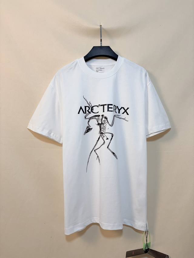 Arctetyx始祖鸟高品 面料：采用280克32支双沙棉 印花：采用进口数码印1-1精准定位 工艺：采用4针6线 普通工厂完全做不了 辅料：原版定制 五金 主