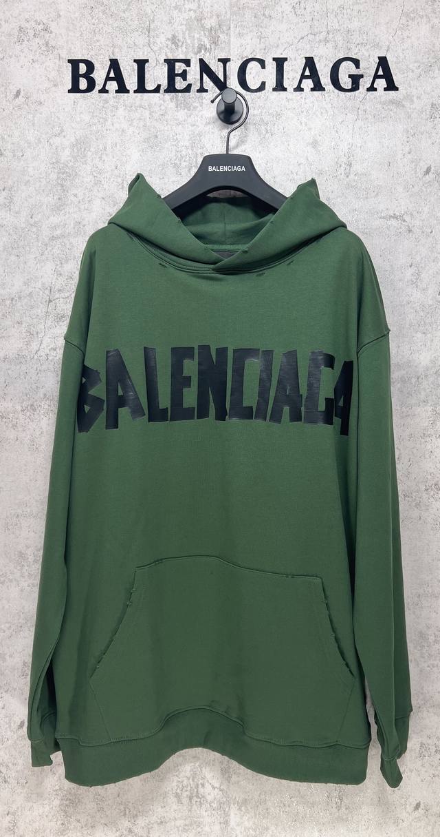 Balenciaga巴黎世家顶级版本1:1官网品质 胶带拉浆印花长袖连帽卫衣帽衫 面料采用巴黎zp定织定染全棉毛圈大 克重500克 布纹清晰 柔软舒适 螺纹采用