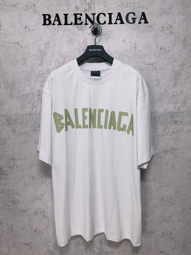 Balenciaga巴黎世家 顶级版本.官网品质 美纹纸胶带印花短袖t恤 成衣水洗磨烂做旧，胶带质感和背后黄色胶带感觉都是经过多次调试才出来，洗后克重260G，