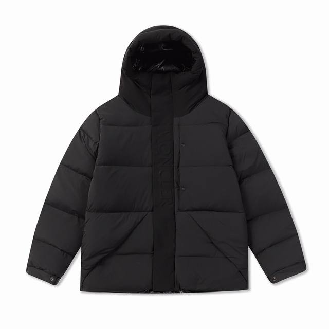 Moncler 23Fw 蒙口黑武士短款羽绒服浮雕门禁羽绒服面包服 -采用亚光longuesaison尼龙制成漆面尼龙衬里填充羽绒，风帽与正面门襟采用2.5层面