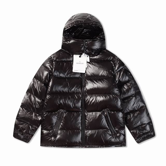 Moncler 23Fw蒙口maya玛雅羽绒服 -Moncler Maya 经典之作亮面小标羽绒服，袖口上的口袋与小标的完美结合，穿在身上 百搭显瘦，帽子可拆卸