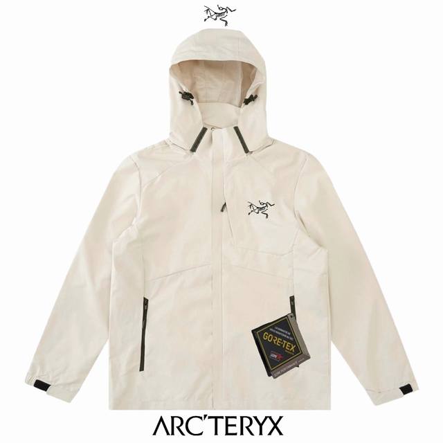 Arc'Teryx 始祖鸟 专柜同步新品 喜欢的千万别错过。柜子同步款 贸易公司出口订单货，始祖鸟薄款冲锋衣防水夹克外套 面料采用轻薄、防泼水透气，Gore-T